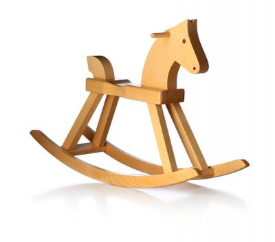 Kay Bojesen Schaukelpferd aus Holz, klassisches Spielzeug für Kinder, zeitloses Design.